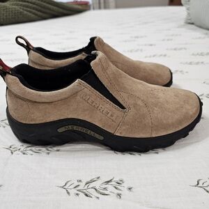 Merrell Kid's Jungle Moc Shoes in Taupe Suede. Size 4.5